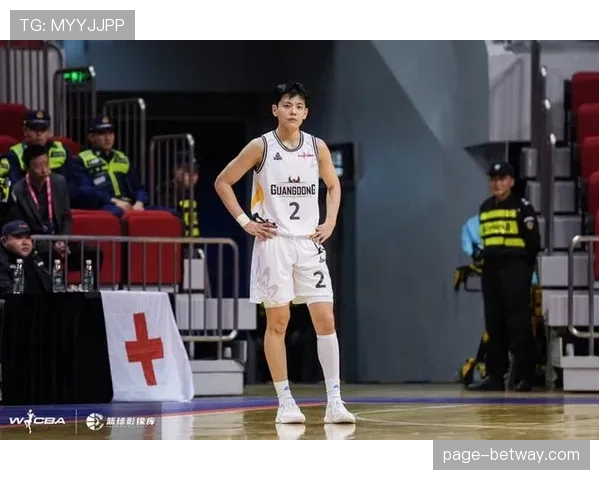 杨舒予女篮半决赛表现 突破上篮助广东晋级决赛